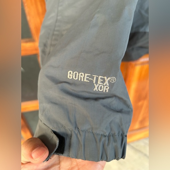 The Northface summit series Gore-tex Jacket. New. Size Large - Picture 9 of 16